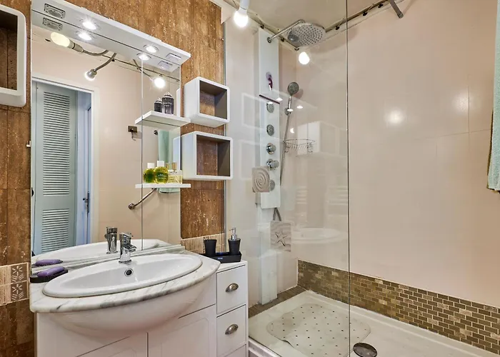 - A 500m De La كورسول-سور-مار