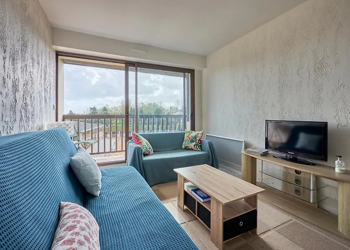 - A 500m De La * كورسول-سور-مار