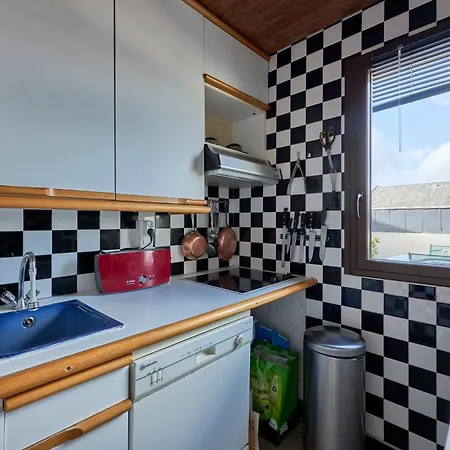 - A 500m De La Apartmán *
