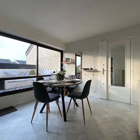 - A 500m De La Courseulles-sur-Mer